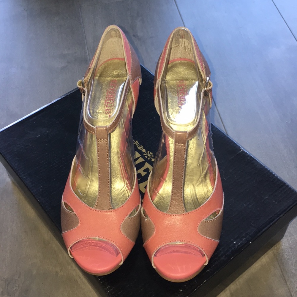 BRAND NEW Seychelles leather sandals